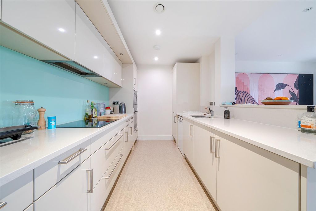 Property photo 3 of 17 Kitchen