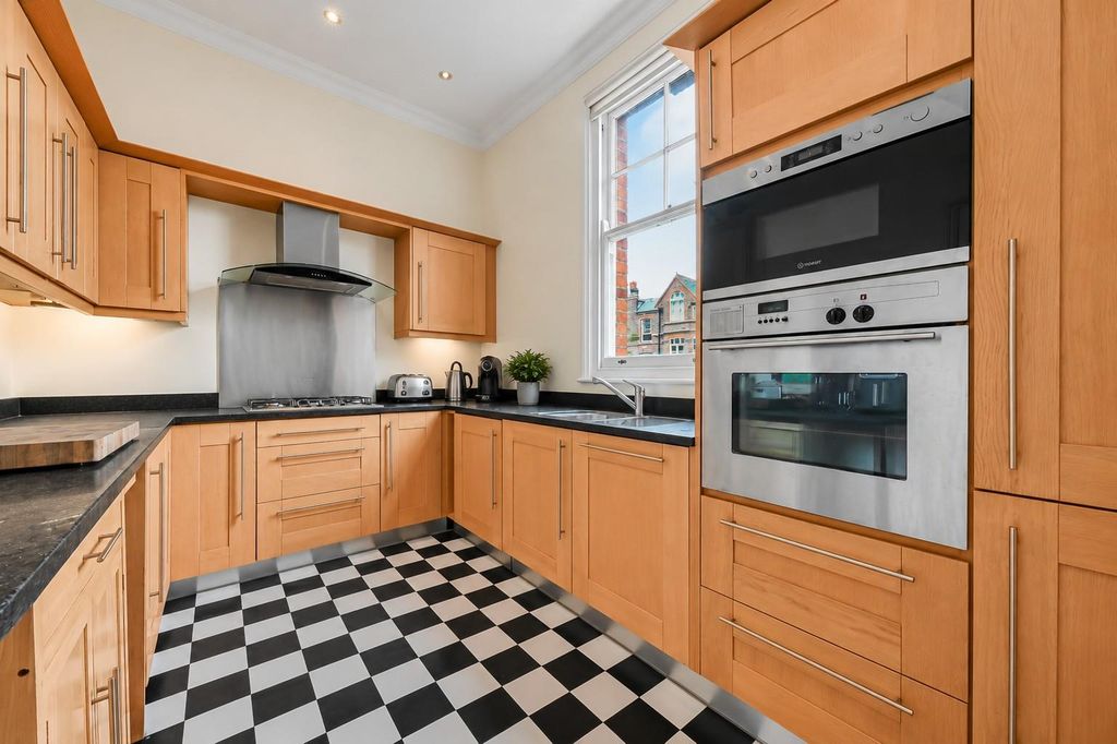 Property photo 3 of 12