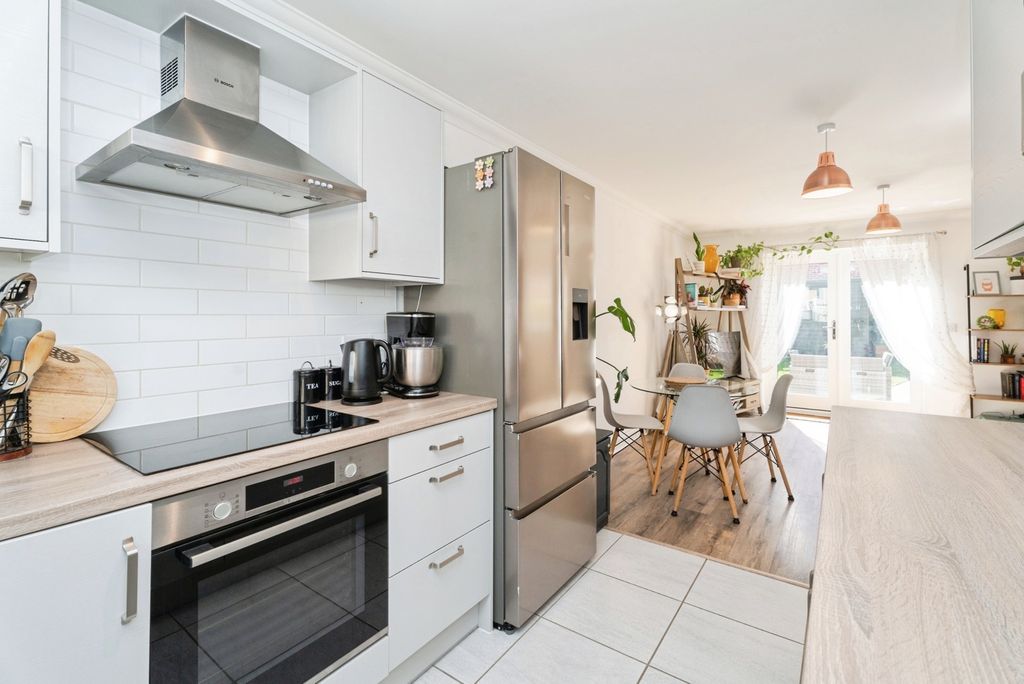 Property photo 3 of 24 Pbox-Img.Jpg