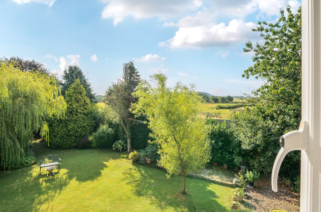 Property photo 2 of 24 1336651-10-689F19...