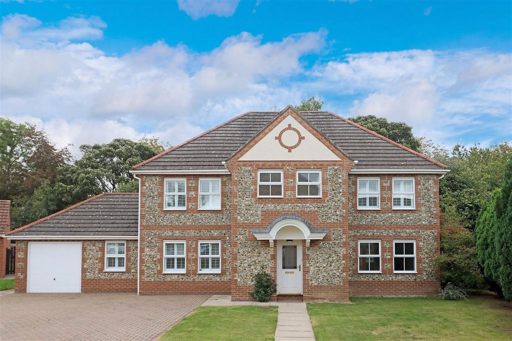 Property photo 1 of 14 External