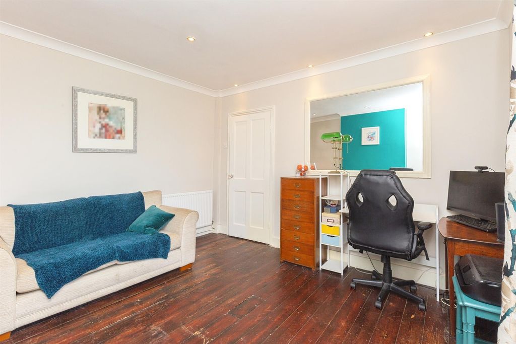 Property photo 3 of 13