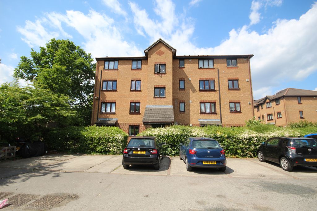 Property photo 1 of 7 Pempath Place, Wembley, Middlesex Ha9