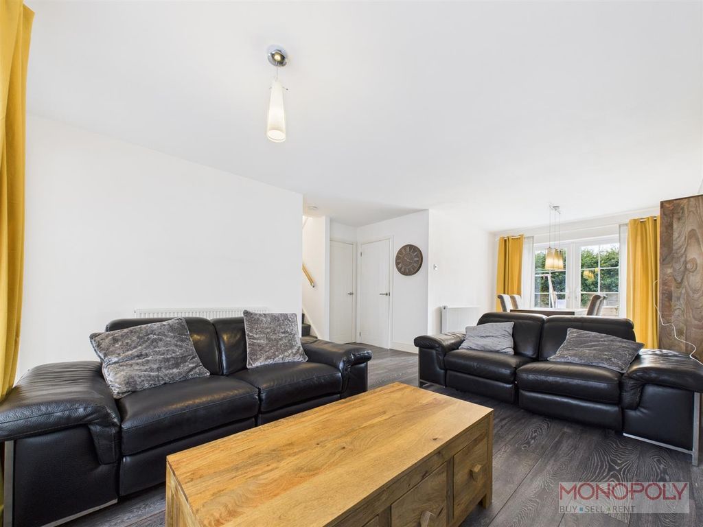 Property photo 3 of 26 Cam04439G0-Pr0093-Still004.Jpg