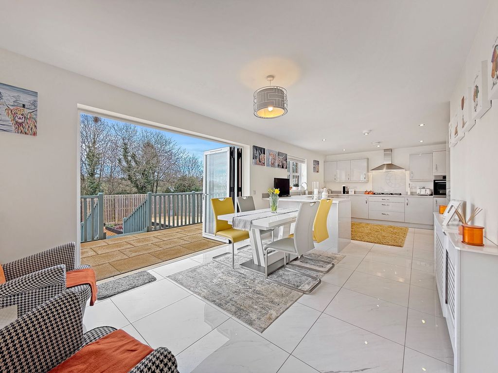 Property photo 2 of 28