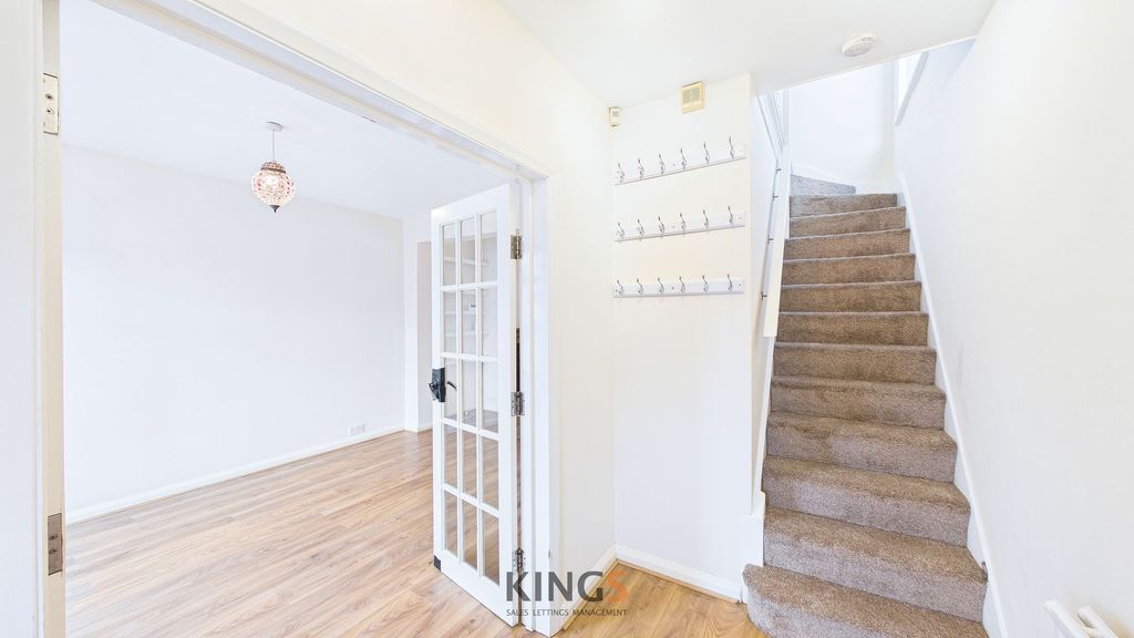 Property photo 2 of 16 Hallway