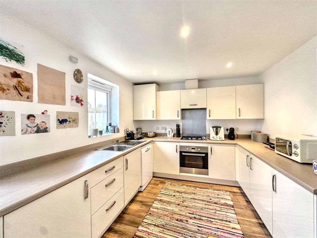 Property photo 3 of 19