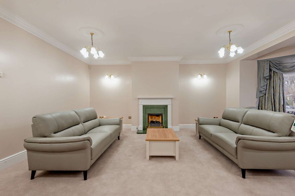 Property photo 2 of 32