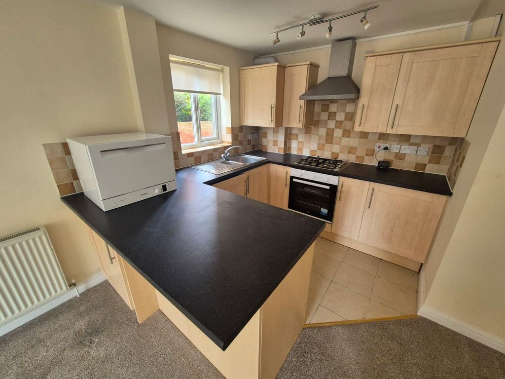 Property photo 3 of 16 Flat 1, Kings Court Cliff Road, Sheringham, Nr26 8Fb (17).Jpg