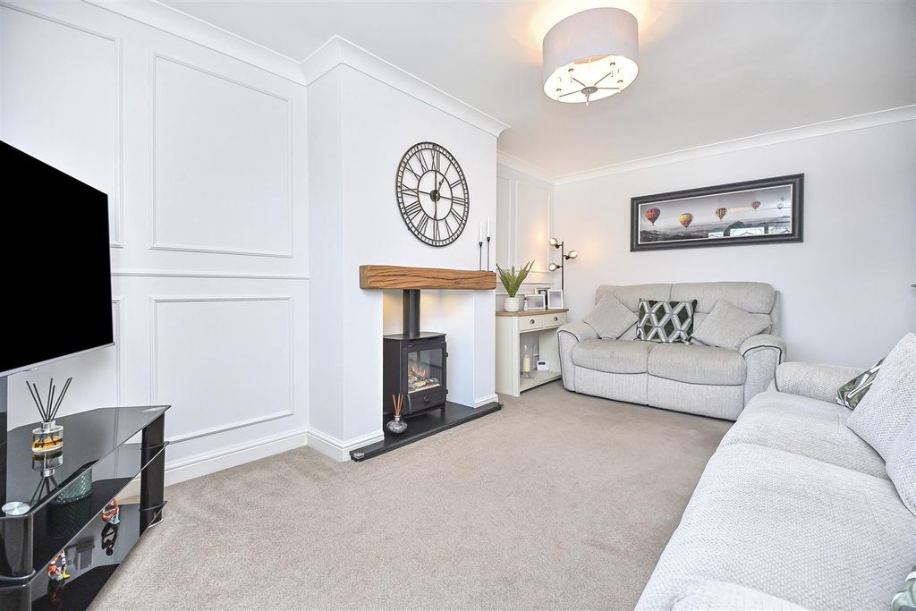 Property photo 3 of 57 8 Riversmeade Lounge (3).Jpg