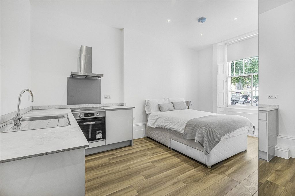 Property photo 2 of 5 Picture No. 30