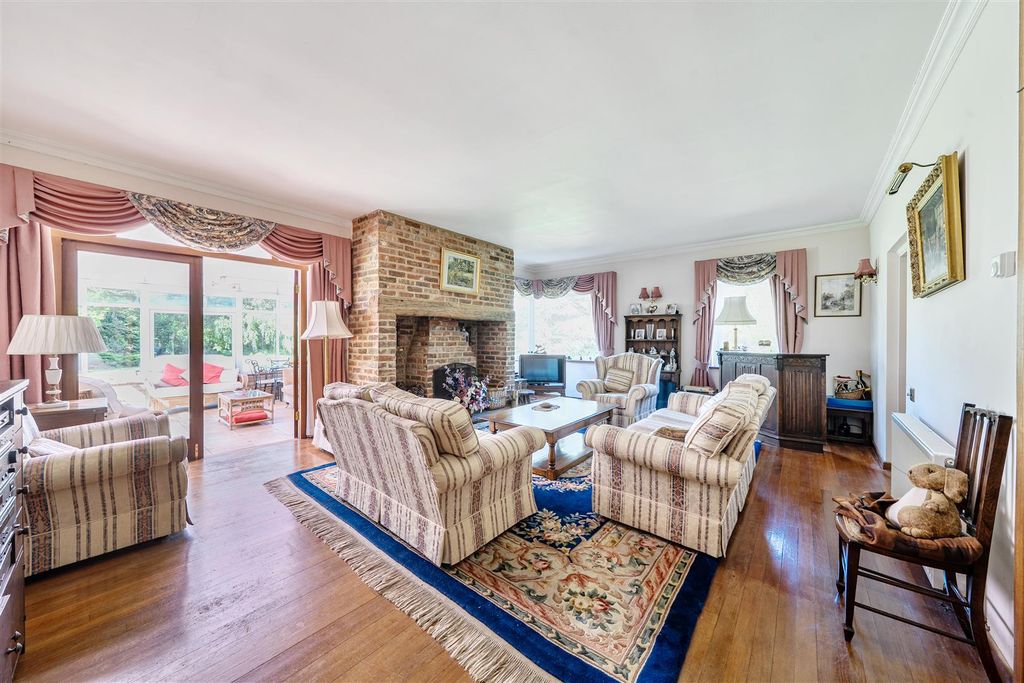 Property photo 2 of 17 Merlins - Lounge.Jpg