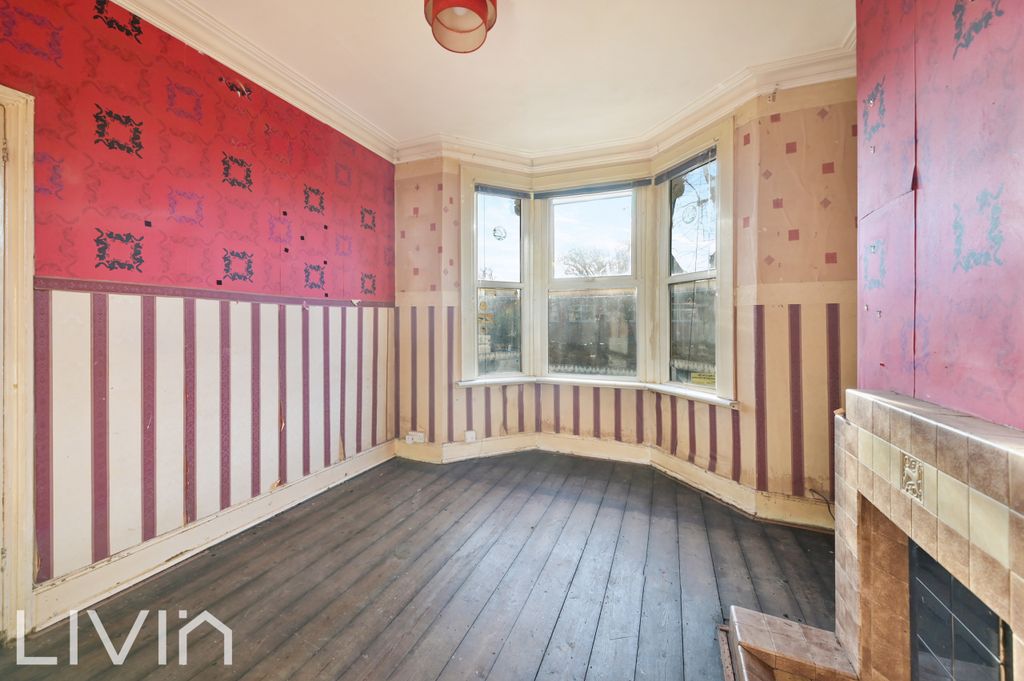 Property photo 3 of 12 Morland Road,315-3