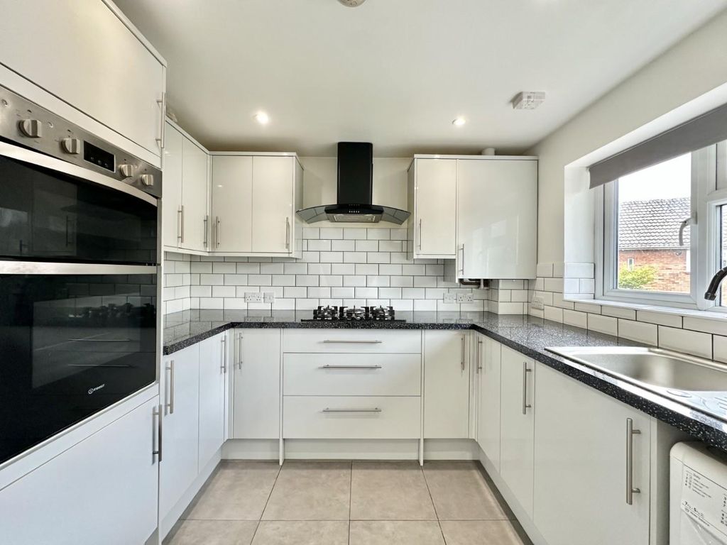 Property photo 2 of 13 7976Ed68-A25E-4828-A03c-Be524F83F7E5.Jpg