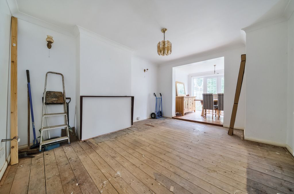 Property photo 2 of 19 1305373-15-683Ef6...