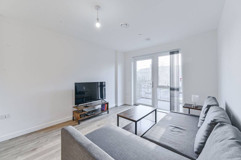 Property photo 2 of 21