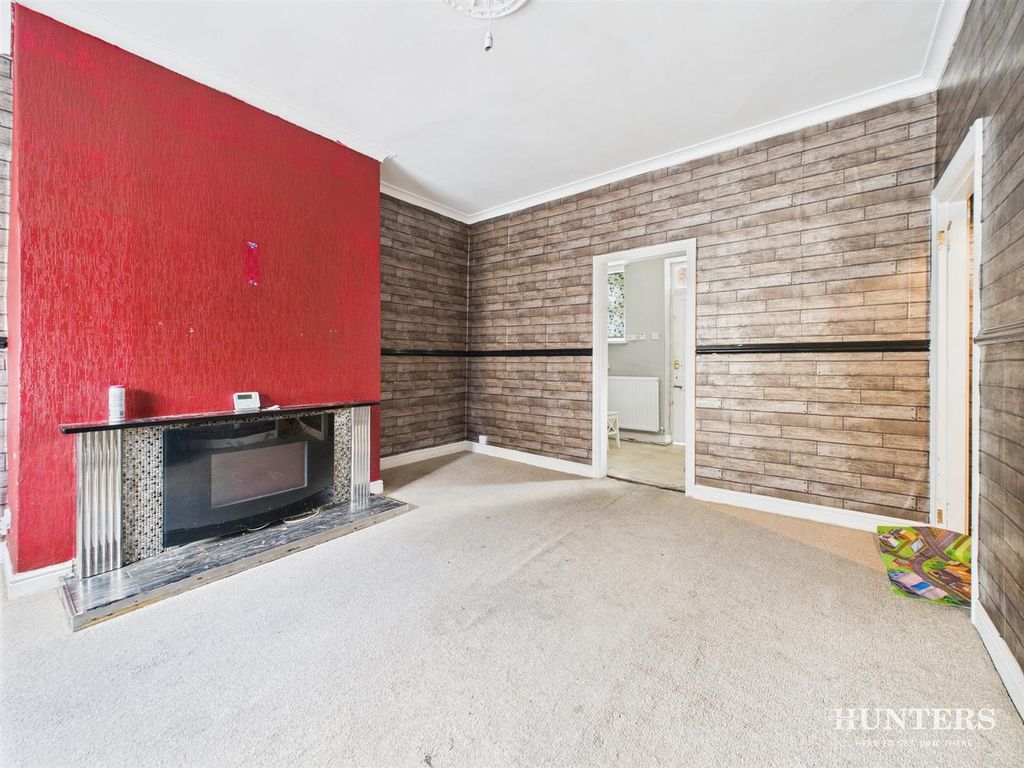 Property photo 3 of 16 Cam03792G0-Pr0275-Still007.Jpg