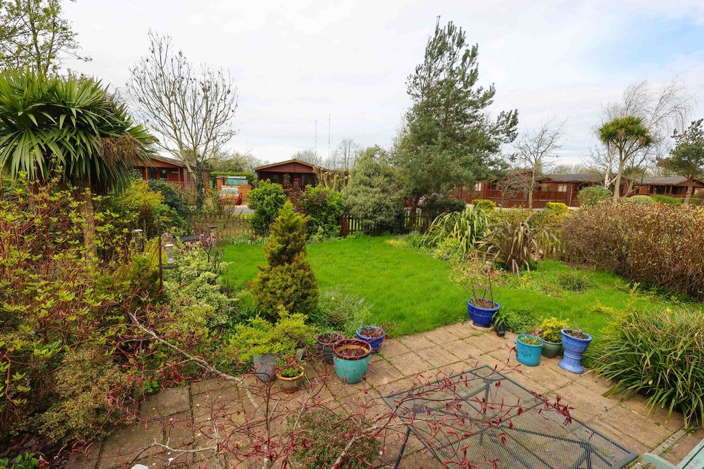 Property photo 3 of 16 Garden