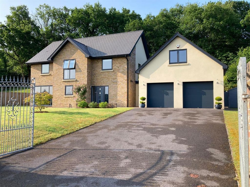 Property photo 1 of 60