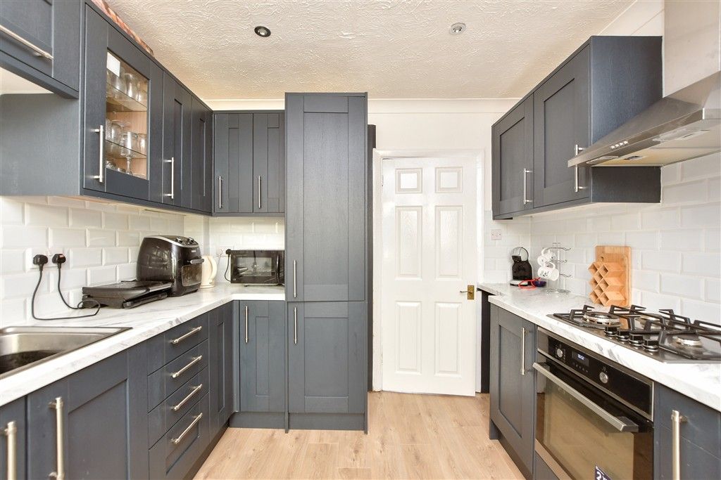Property photo 3 of 9 Kitchen