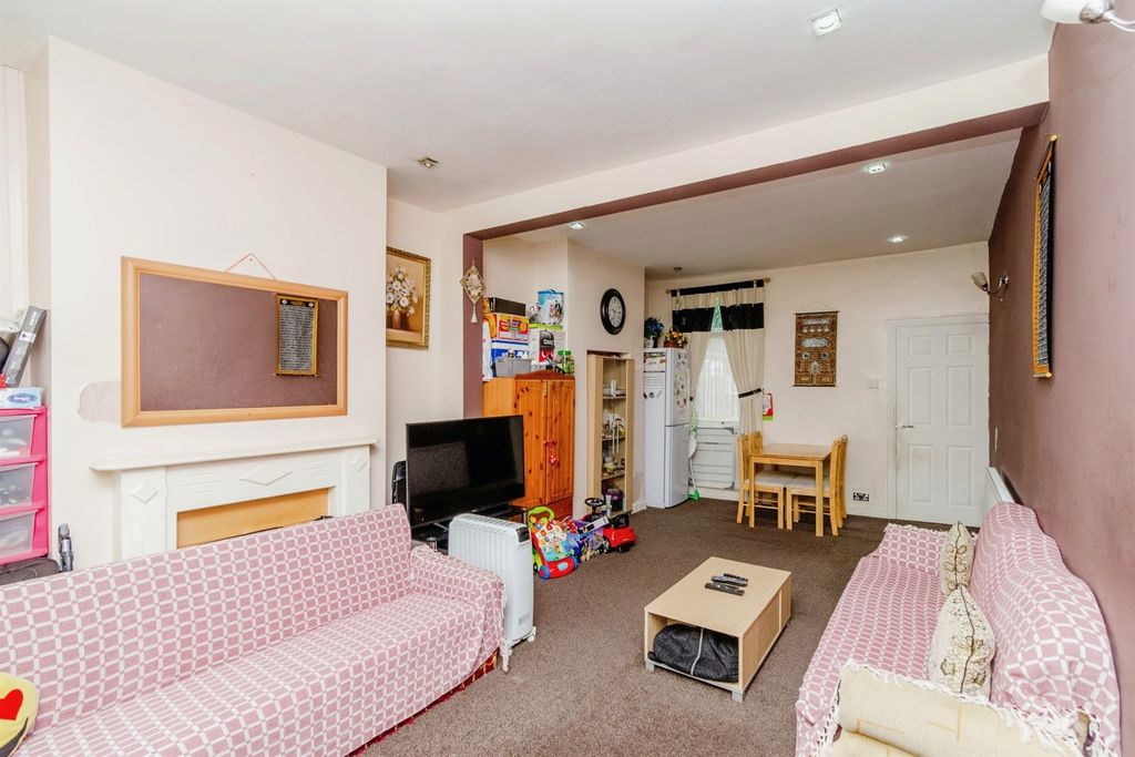 Property photo 3 of 12