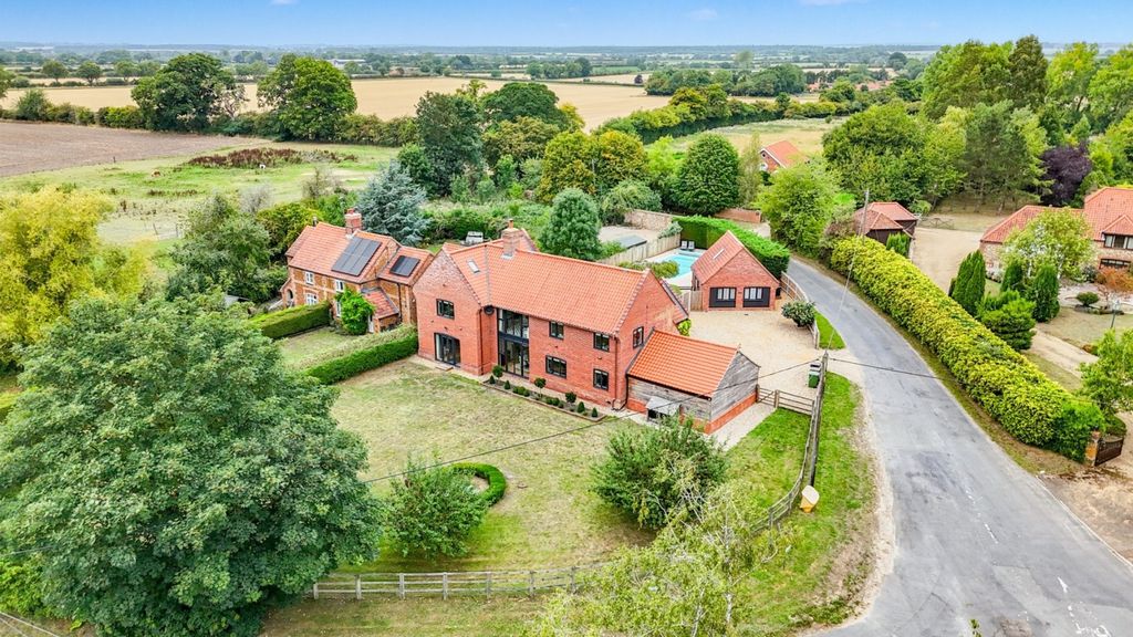 Property photo 1 of 57 3927460