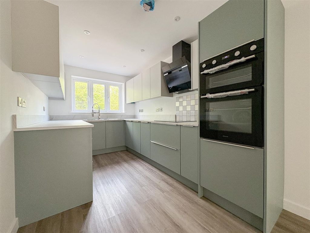 Property photo 3 of 32 Kitchen