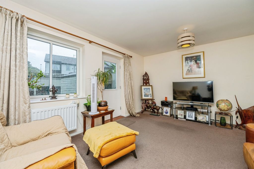 Property photo 3 of 18