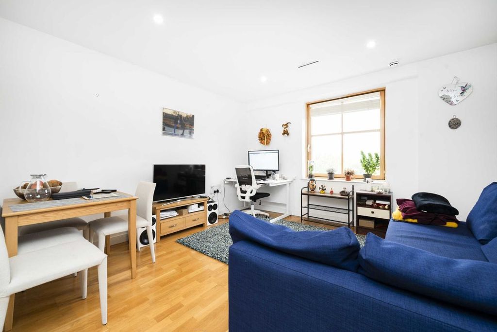 Property photo 2 of 8