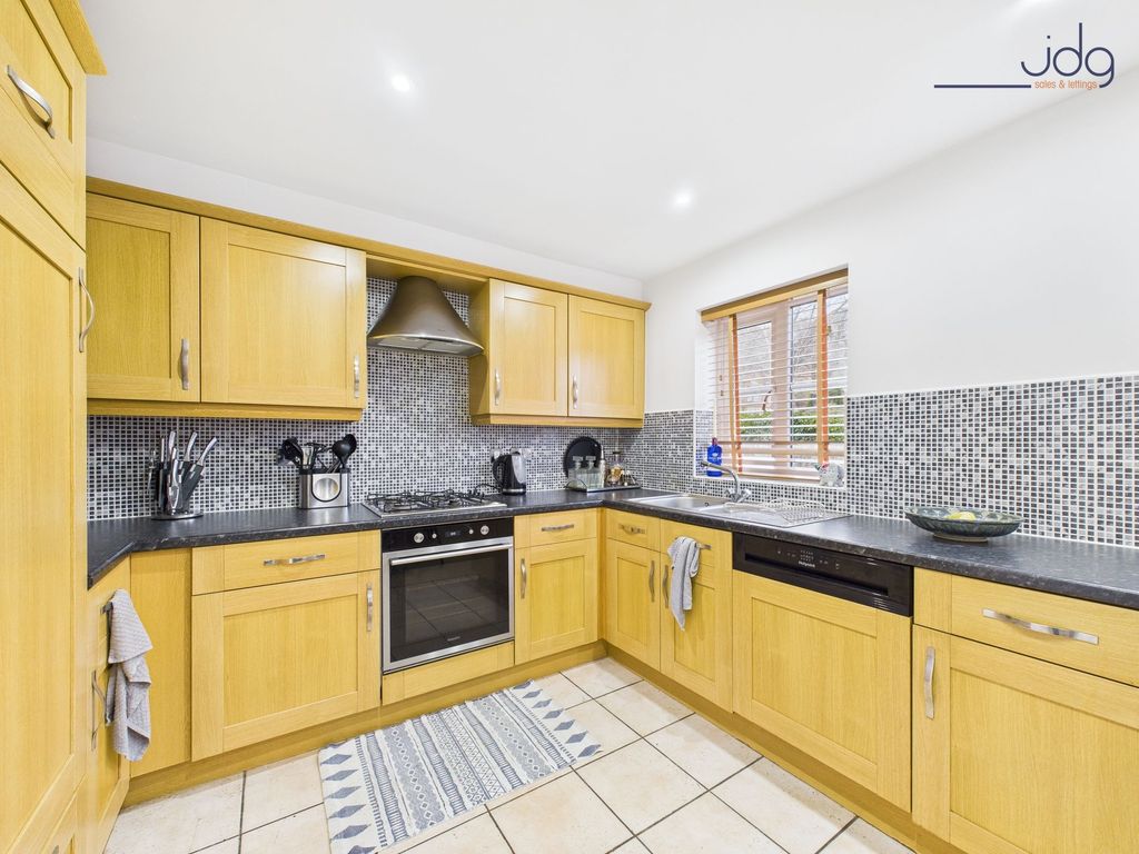 Property photo 3 of 11 Modern Kitchen