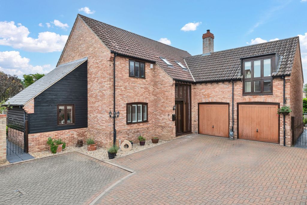 Property photo 1 of 23