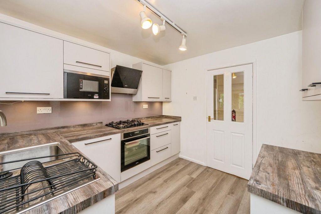 Property photo 2 of 21 42Shakespearavenue-22.Jpg