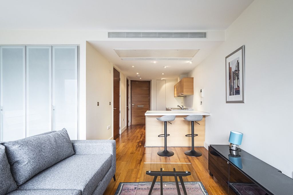 Property photo 3 of 10 Reception