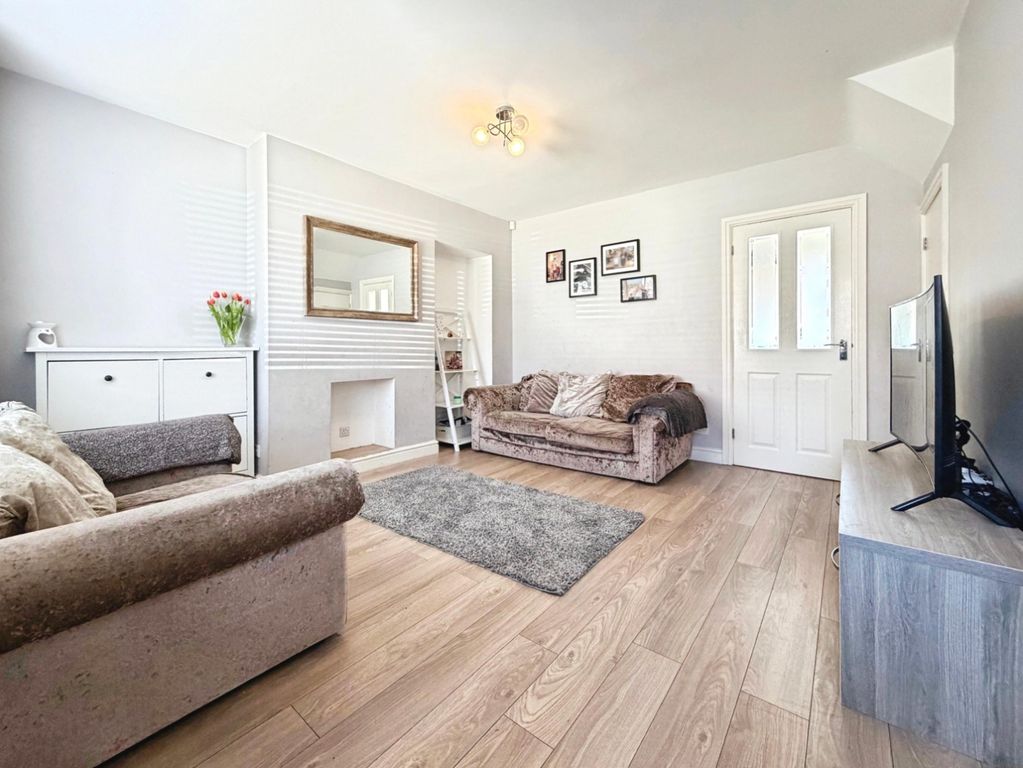 Property photo 2 of 16 Lounge