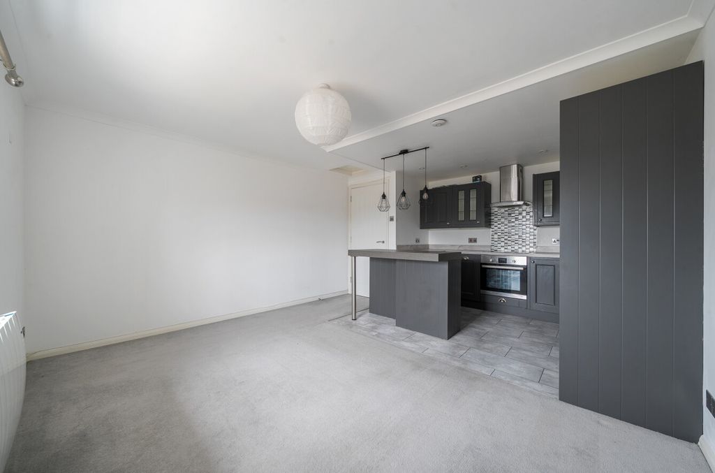 Property photo 2 of 13 1478278-21-6A2Acb...