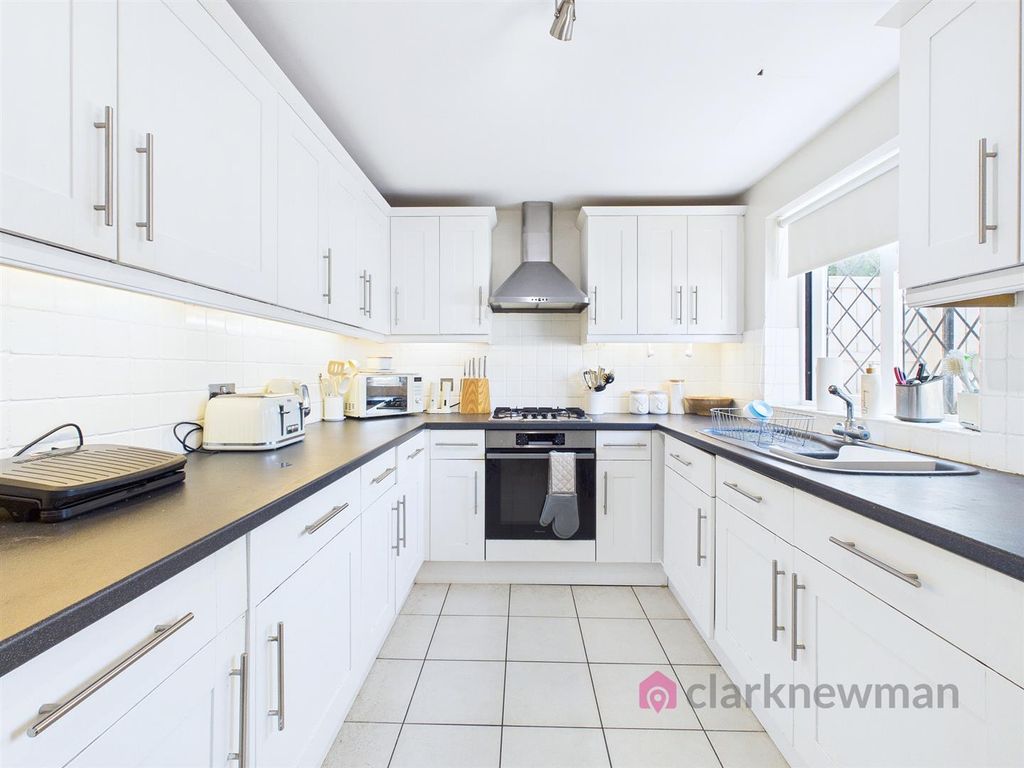Property photo 2 of 13 Kitchen