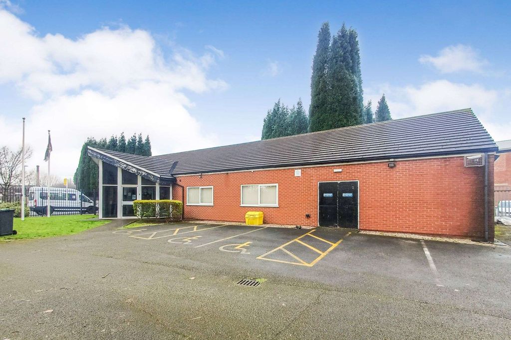 Property photo 2 of 15 5 Taylor Lane, Denton, Manchester M34 3Ng