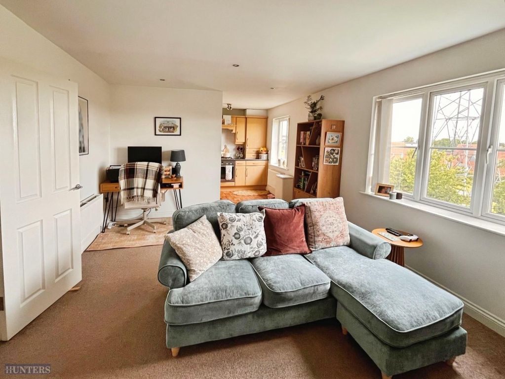 Property photo 1 of 7 44E4Da04-Living 20Room 202 (1).Jpg