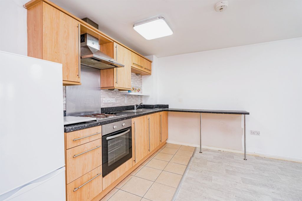 Property photo 3 of 10 Kitchen