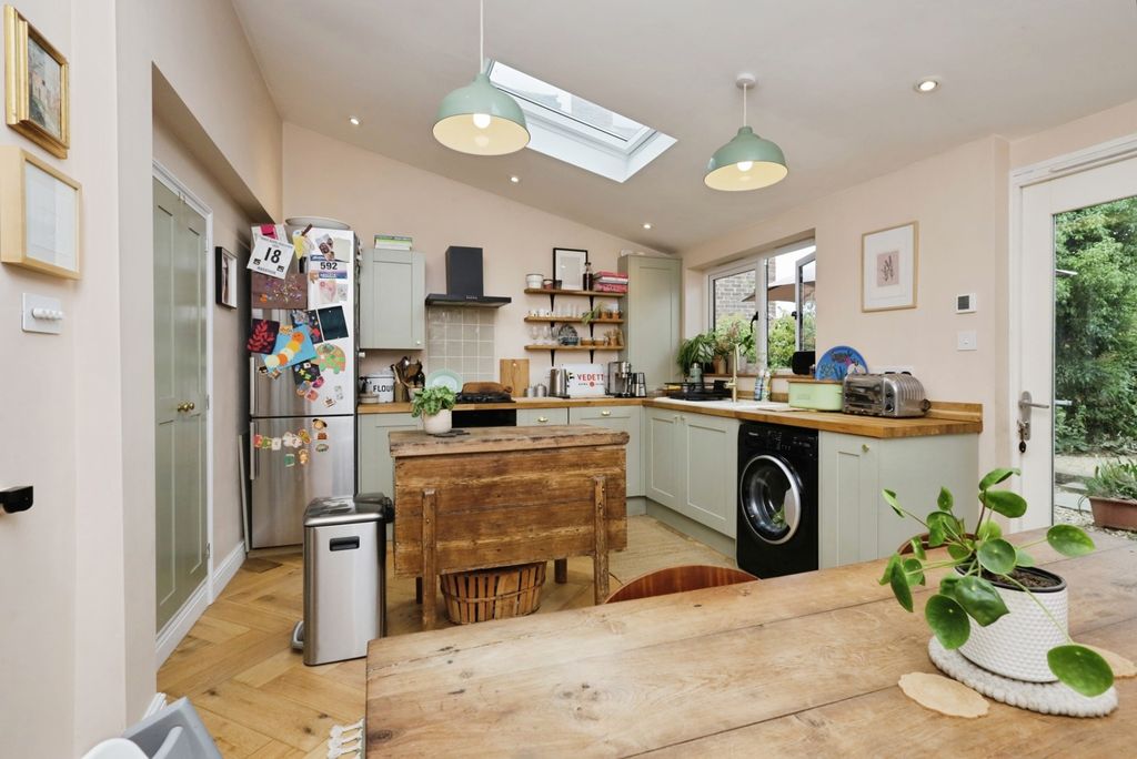 Property photo 2 of 28 Pbox-Img.Jpg