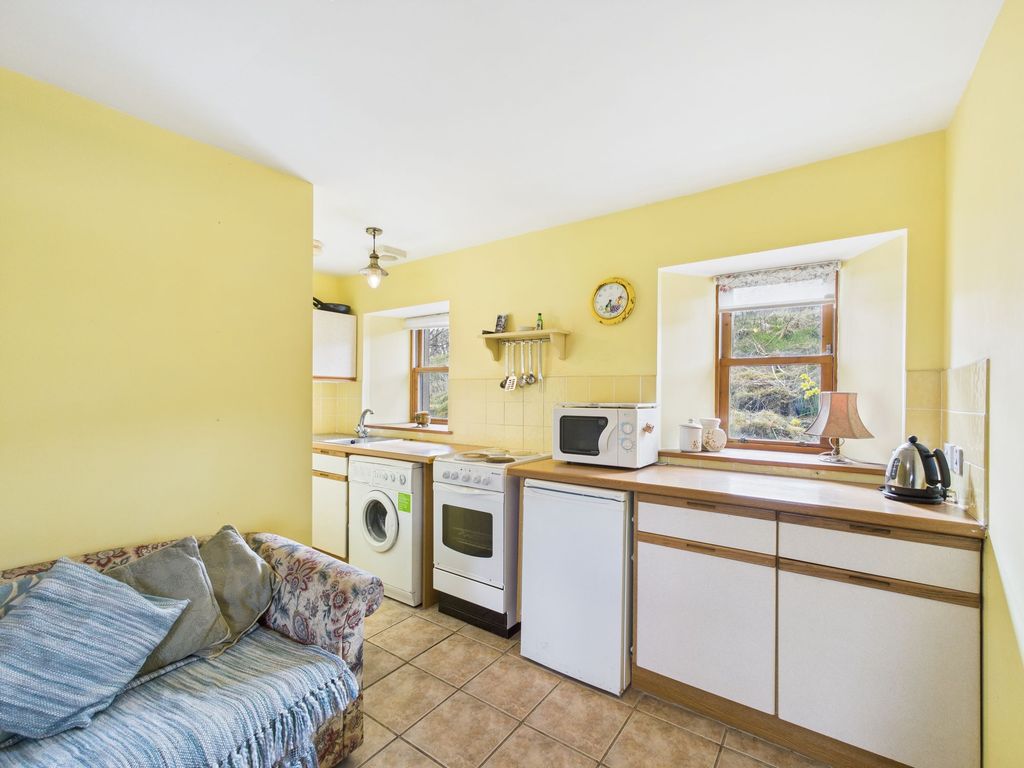 Property photo 3 of 9 Kitchen