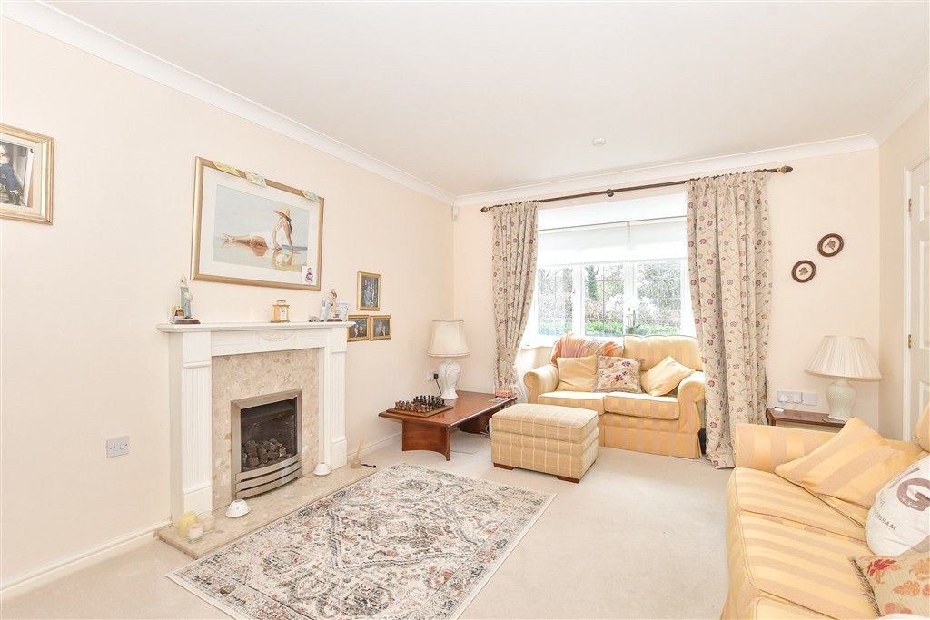 Property photo 2 of 15 Lounge