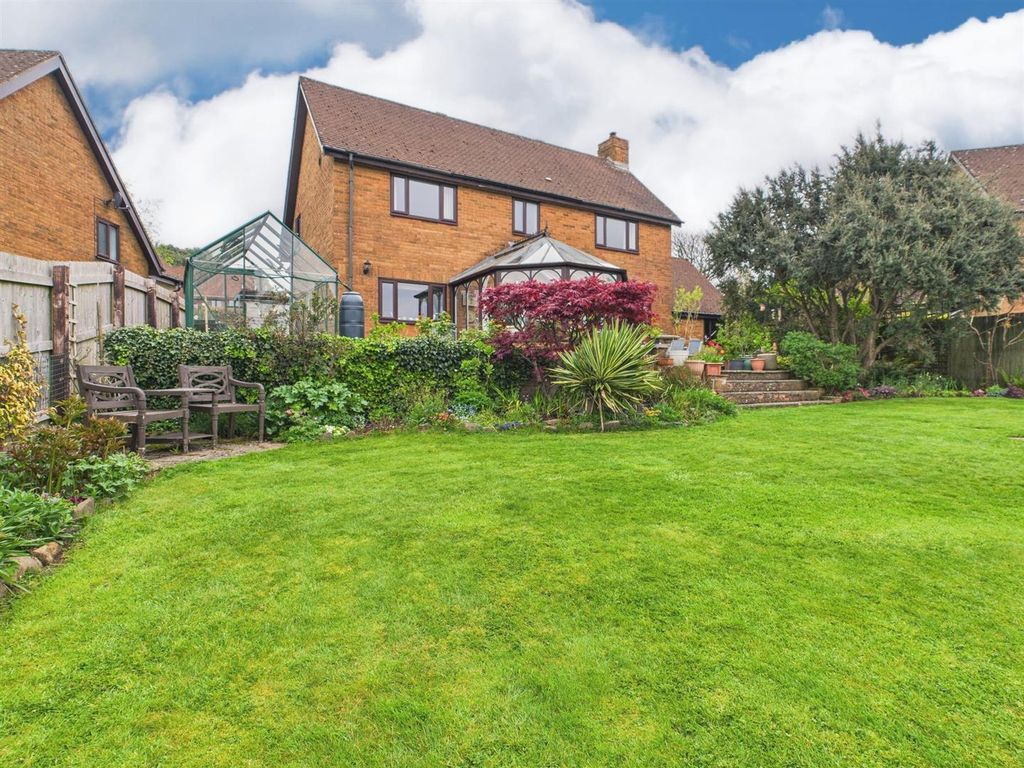 Property photo 1 of 27 Gardens