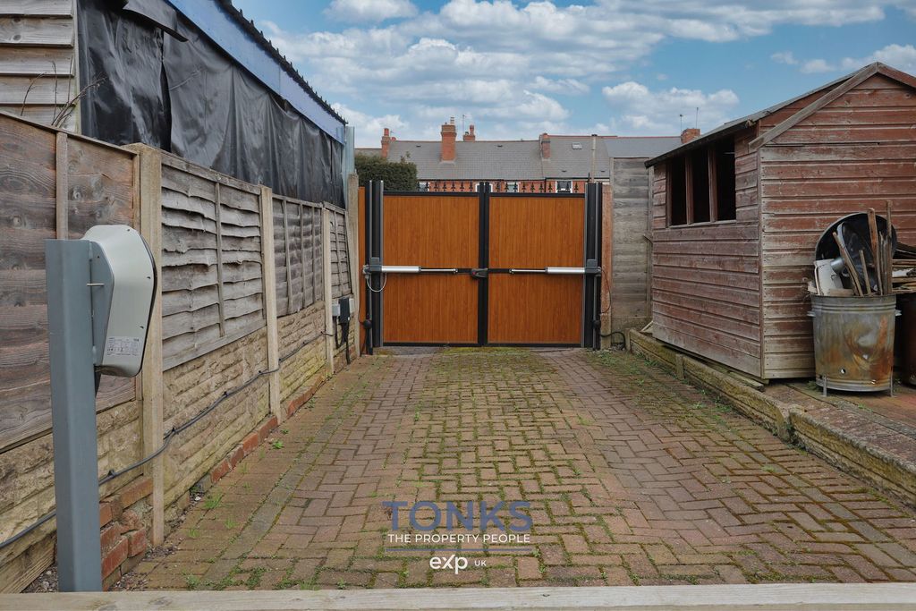 Property photo 3 of 17