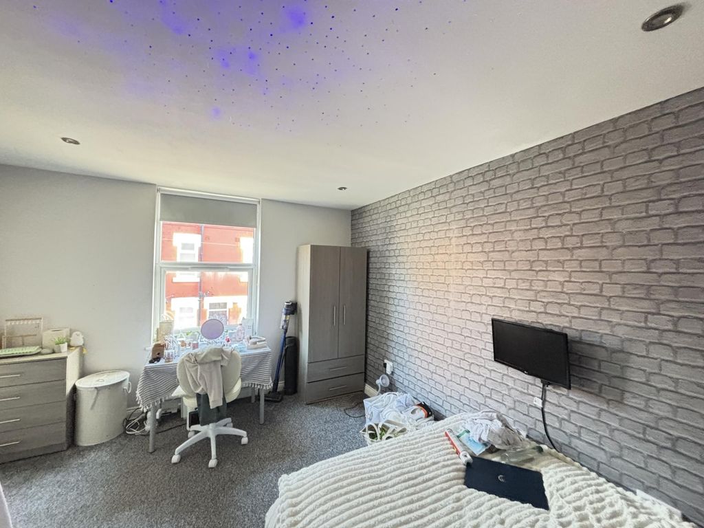 Property photo 3 of 36 Bright And Welcoming Living Room With Natural Ligh...