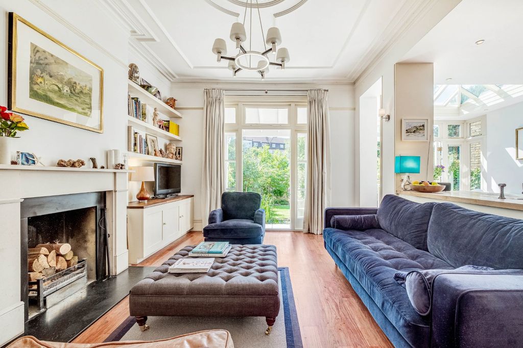 Property photo 2 of 18 Living Room