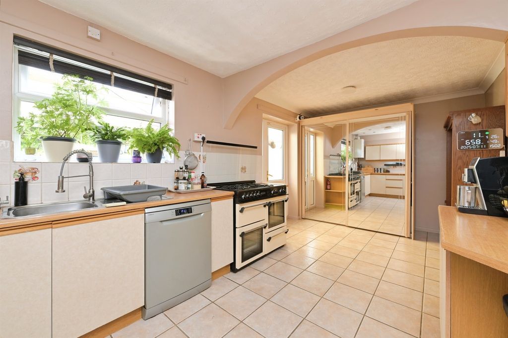 Property photo 3 of 23