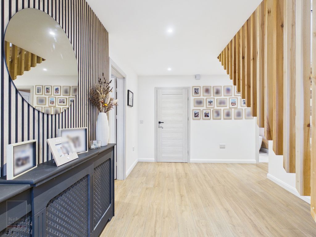 Property photo 2 of 28