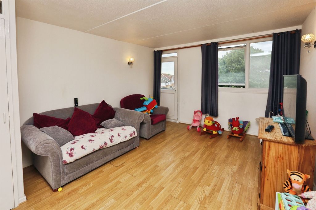 Property photo 2 of 11