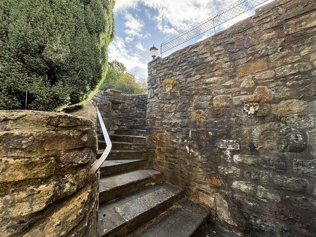 Property photo 2 of 19 Approach